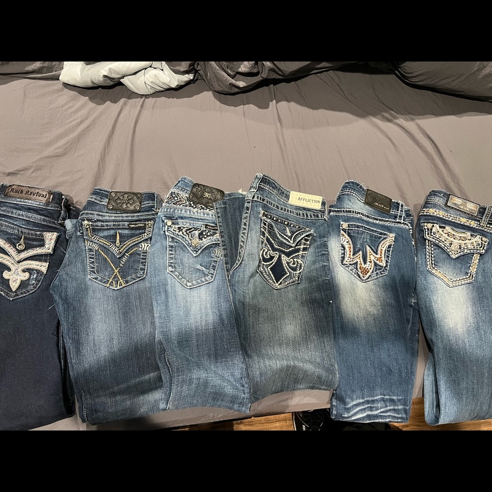 Miss me, rock revival, and other cavender brand jeans. All boot cut sizes 27-28